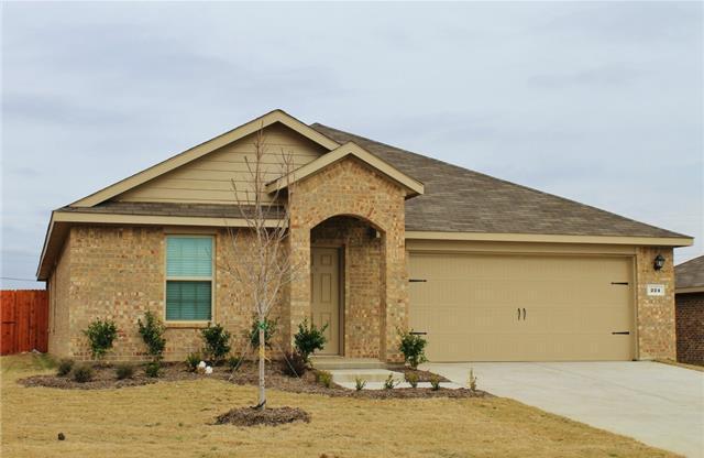 Chrarming 4/2/2 with Covered Patio in Royse City