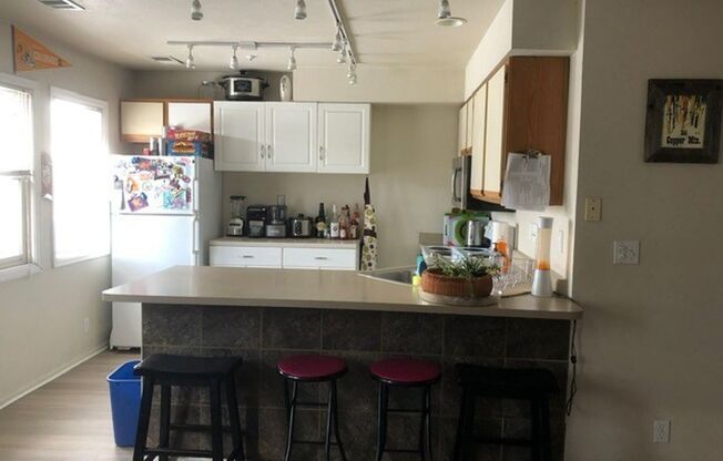 4 beds, 2 baths, $3,900, Unit # 4