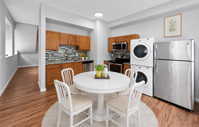 1 bed, 1 bath, 750 sqft, $1,045, Unit 1520 B