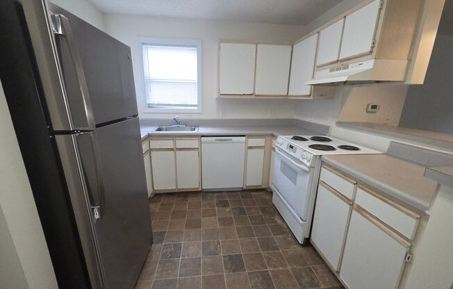 4 bed 4 bath condo at University Oaks with individual room rentals. $250 off your first full month's rent!
