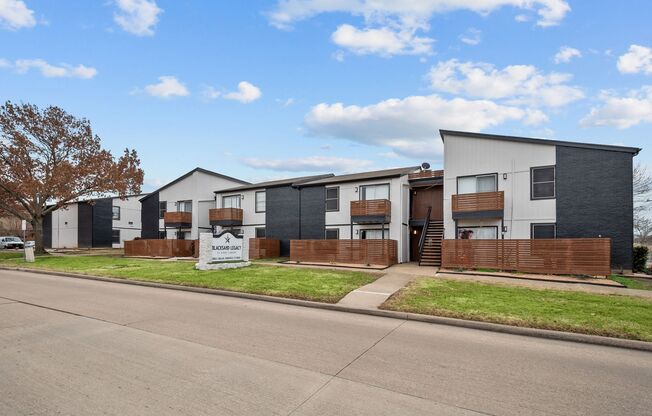 2 beds, 1 bath, 815 sqft, $1,399, Unit 306 B