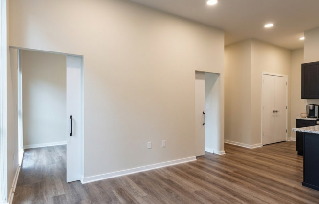 2 beds, 1 bath, 941 sqft, $2,300, Unit 209