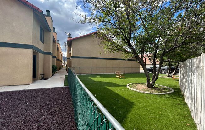 2 beds, 1.5 baths, $1,595, Unit Unit G