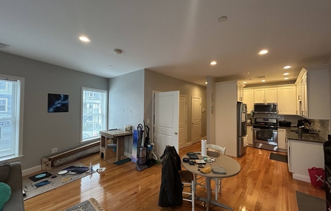 15 DANA AVE