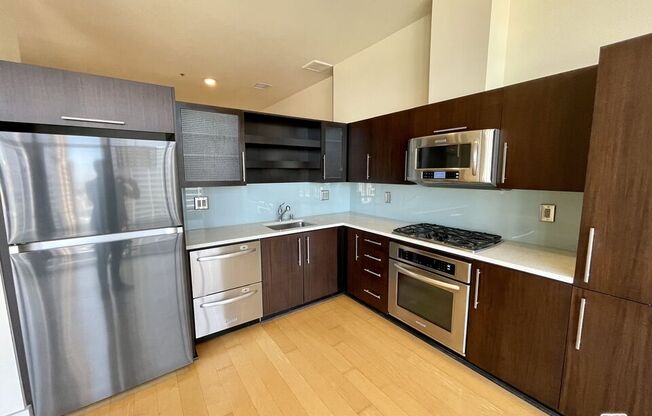 1 bed, 1 bath, 1,012 sqft, $3,350, Unit 1704