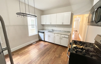 4 beds, 1 bath, $3,000, Unit 1