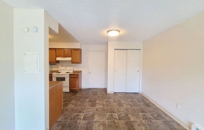 1 bed, 1 bath, $995, Unit 301