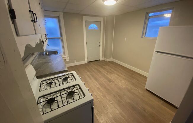 1 bed, 1 bath, $800, Unit 3