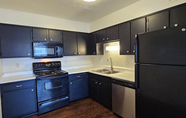2 beds, 1 bath, 880 sqft, $1,195, Unit 208