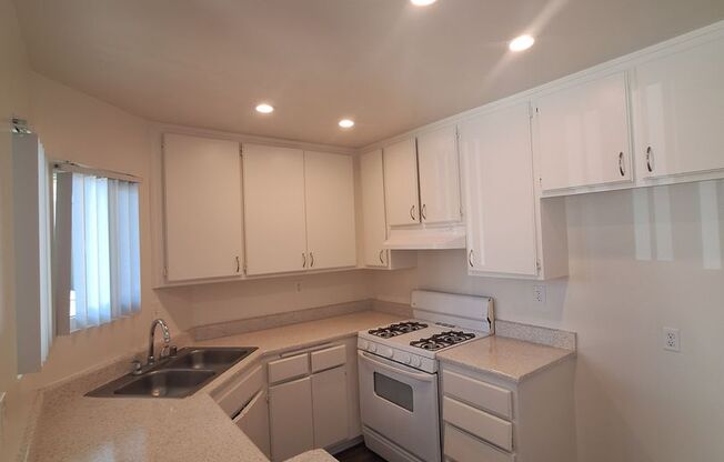 1 bed, 1 bath, 691 sqft, $2,125, Unit 420C