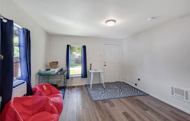 2 beds, 1 bath, $1,300