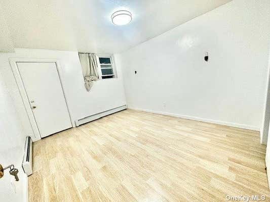 2 beds, 1 bath, 700 sqft, $2,336, Unit B