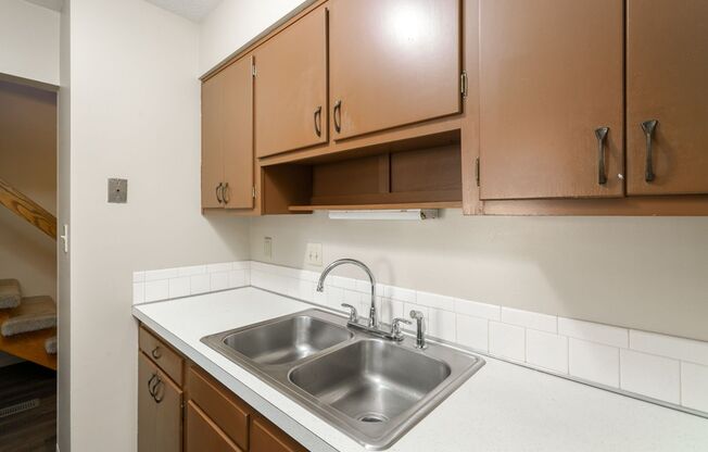 2 beds, 1.5 baths, $1,350, Unit 411 E Buttles Ave Apt. K