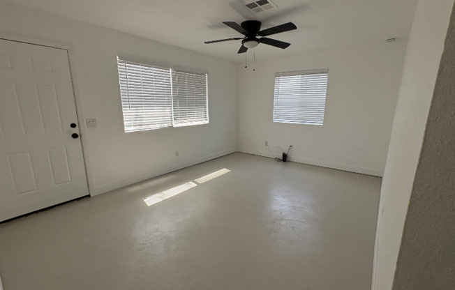 658 S GRAND