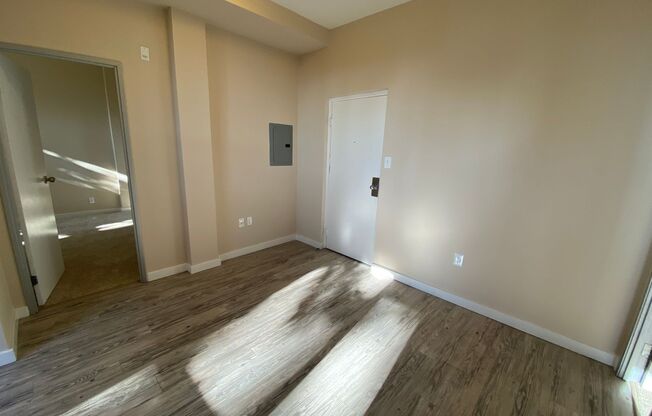 2 beds, 1 bath, 720 sqft, $2,195, Unit 164