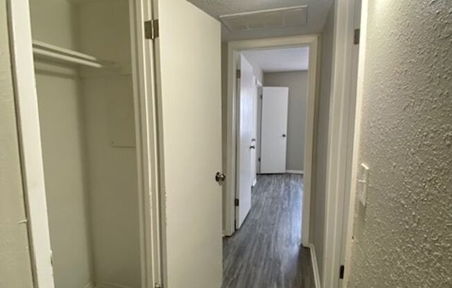 2 beds, 1 bath, 900 sqft, $750, Unit 6220-202
