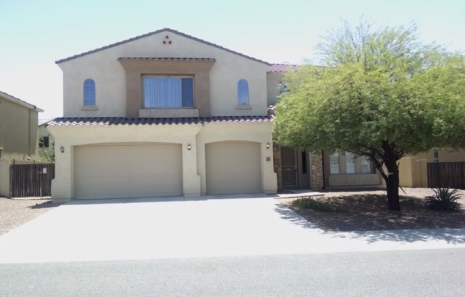 HUGE 5 bedroom, 3 bathroom in Glendale
