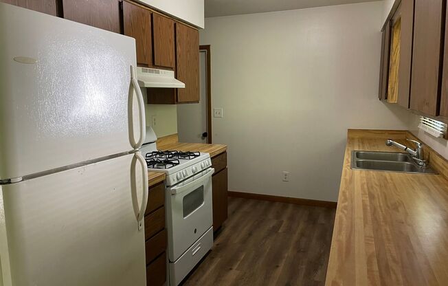 2 beds, 1 bath, $995