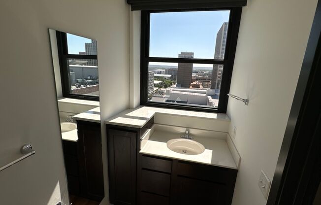 2 beds, 2 baths, 847 sqft, $1,595, Unit 717