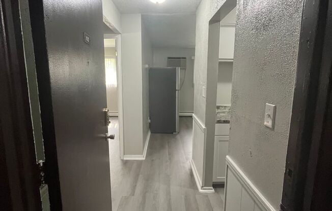 1 bed, 1 bath, $960, Unit 205