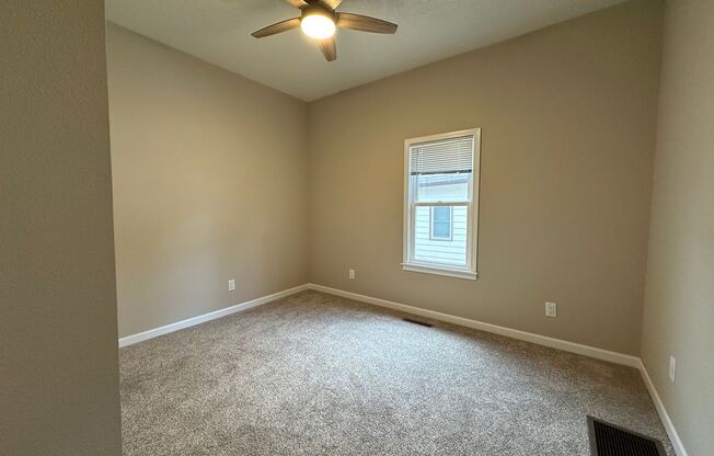 3 beds, 1 bath, $1,250