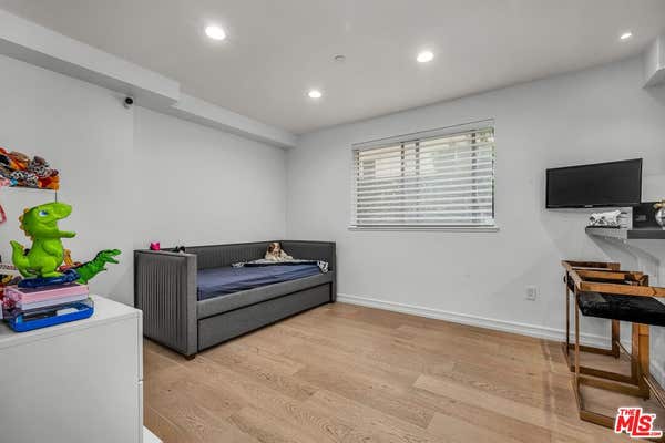 2111 S BEVERLY GLN BLVD