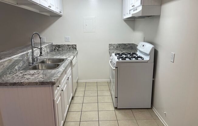 1 bed, 1 bath, 600 sqft, $1,695, Unit 0010