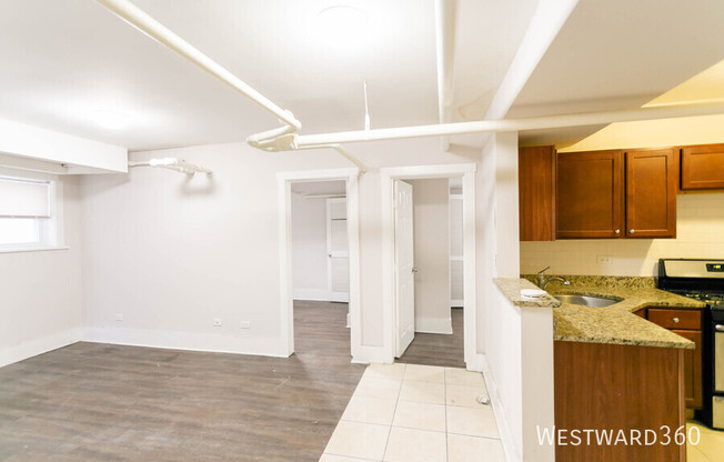 1662 W FARWELL AVE