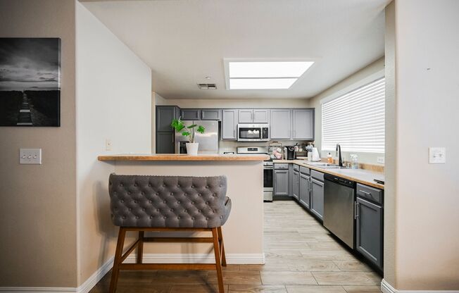 2 beds, 2 baths, $1,700