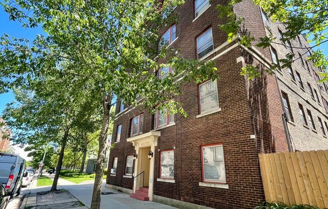 1 bed, 1 bath, $1,015, Unit 44