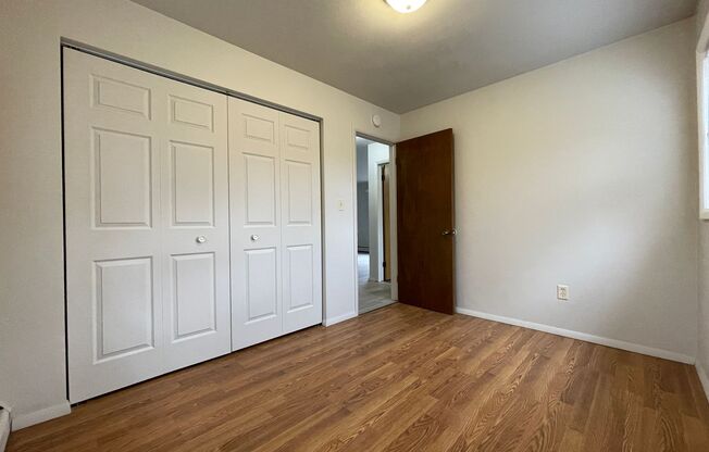 2 beds, 1 bath, $1,195, Unit B