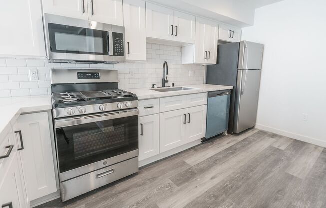 Studio, 1 bath, 575 sqft, $1,798, Unit 117