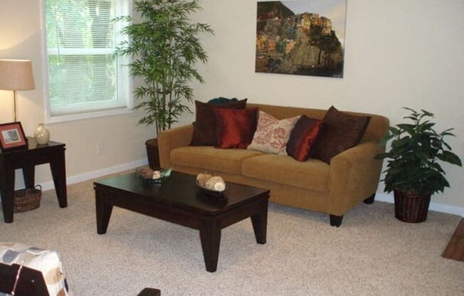 2 beds, 1 bath, 972 sqft, $1,450, Unit B10