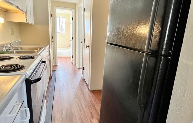 Spacious One Bedroom Apartment In The Heart Of Downtown Denver! Covered Parking!!