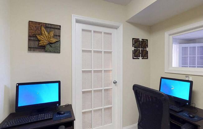 Business center with computers at Gainsborough Court Apartments, Fairfax, Virginia