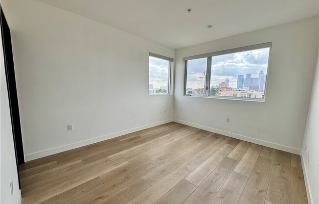 957 FIGUEROA TERRACE