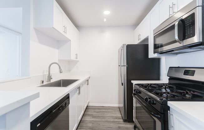 2 beds, 2 baths, 850 sqft, $2,598, Unit 102