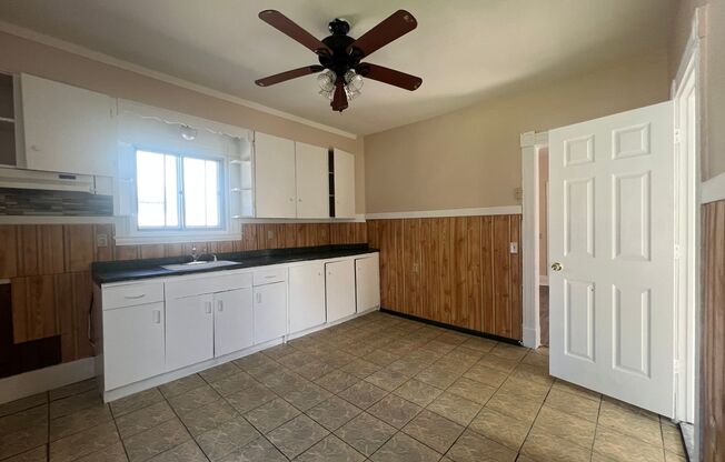 2 beds, 1 bath, $1,100, Unit #1