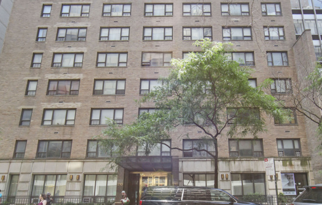 210 E 47 ST