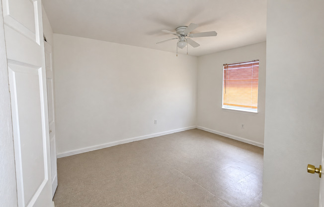 3 beds, 2 baths, 800 sqft, $1,883, Unit 1217/207