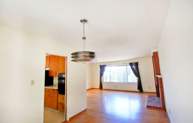 Sunny 3bed/2.5 bath + office space in Montclair Hills!!!