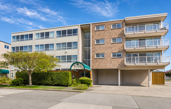 2 beds, 1 bath, 820 sqft, $2,995, Unit R-404