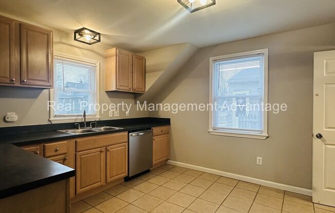 Charming 3 Bedroom Bungalow in Prime Ferndale Location!