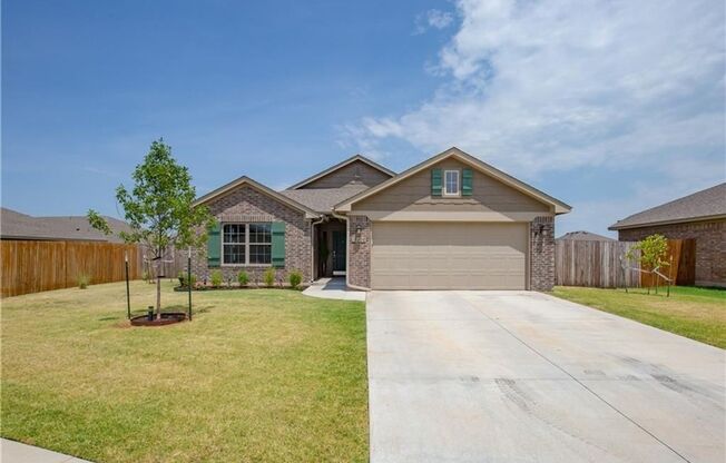 3 Bed | 2 Bath | 2 Car (Deep) Garage - Valencia Addition - Deer Creek Schools - Refrigerator Included