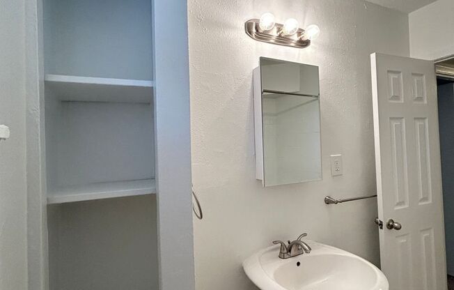 2 beds, 1 bath, $950, Unit SC541