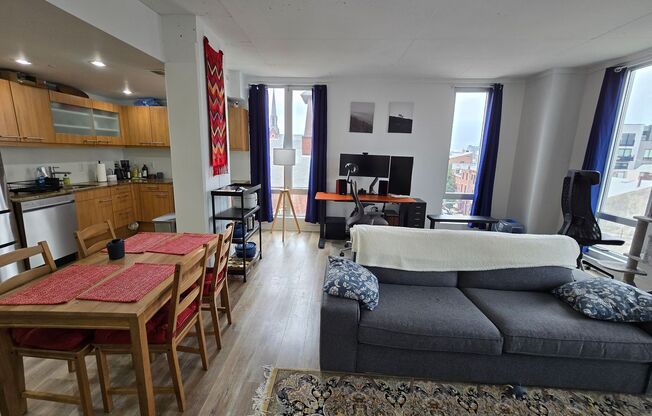 1 bed, 1 bath, 737 sqft, $1,995, Unit 5D
