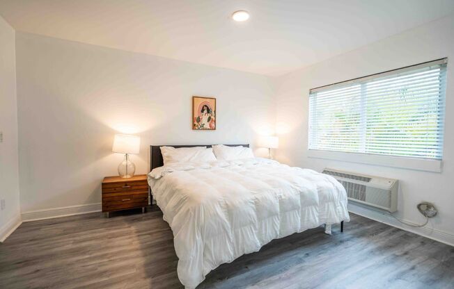 2 beds, 1 bath, 800 sqft, $2,000, Unit 14