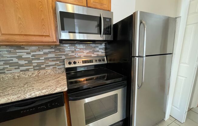Charming 2 Bedroom, 1 Bathroom Home in Aurora