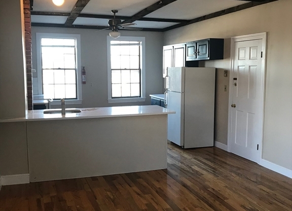 1 bed, 1 bath, 800 sqft, $1,920, Unit 5