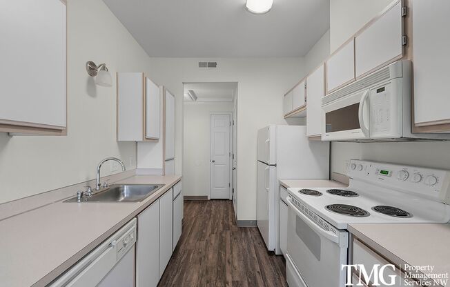 2 beds, 2 baths, 923 sqft, $1,625, Unit 223